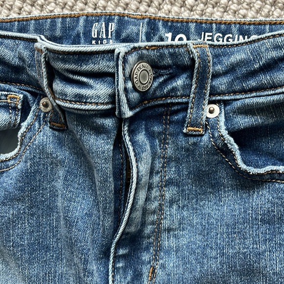 Girls High-Rise Distressed Ankle Jeggings with Washwell - Medium Wash (size 10) - Picture 3 of 9